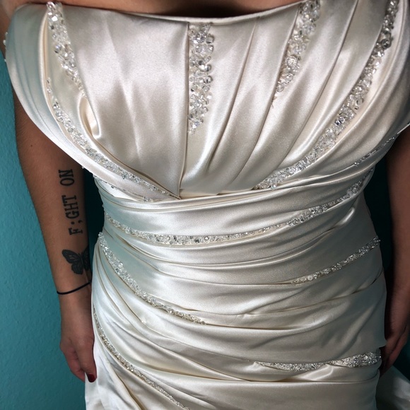 Wedding Dress - Picture 3 of 5